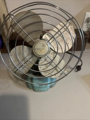Vintage ESKIMO Fan Turquoise Metal Desk Style - Tested And Working art deco - Image 1 of 4