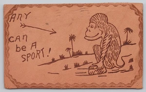 USA Jeder kann ein Sport Affe Cartoon Motto Leder Postkarte - Bild 1 von 2