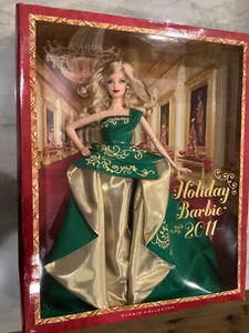 Mattel 2011 Christmas Holiday Barbie Doll - T7914 - Picture 1 of 2