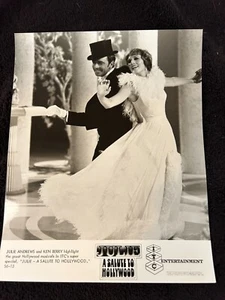 " JULIE ANDREWS- A SALUTE TO HOLLYWOOD "-Ken Berry - Orig. 1973 ITC Press Photo - Picture 1 of 3