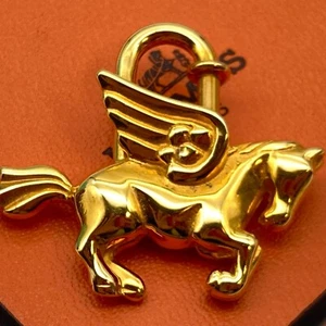HERMES Cadena Vorhängeschloss Pegasus 1993 Gold Schloss Taschencharm 13,0g Anhänger - Bild 1 von 19
