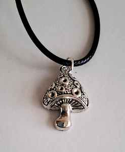 'TOADHOCKER' / PILZANHÄNGER HALSKETTE - UNISEX DESIGN - Handarbeit - Bild 1 von 3