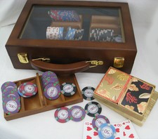 100 MILANO CLAY POKER CHIPS IN WOODEN CASINO BOX W/GLASS TOP + PLAYING CARDS 