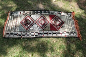 "Alfombra de oración para corredor hecha a mano de colección con patrones geométricos de lana tribal 65"" X 29" - Imagen 1 de 12