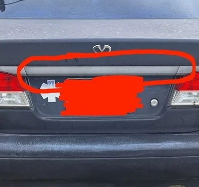 Conjunto de luz de matrícula trasera Infiniti G20 99 a 2002 y moldura con bombilla Foto 1 de 4