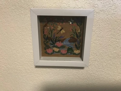 Kit de cuentas Mill Hill Buttons 1999 Frog Pond MHCB142 marco de resorte pieza terminada  Foto 1 de 4