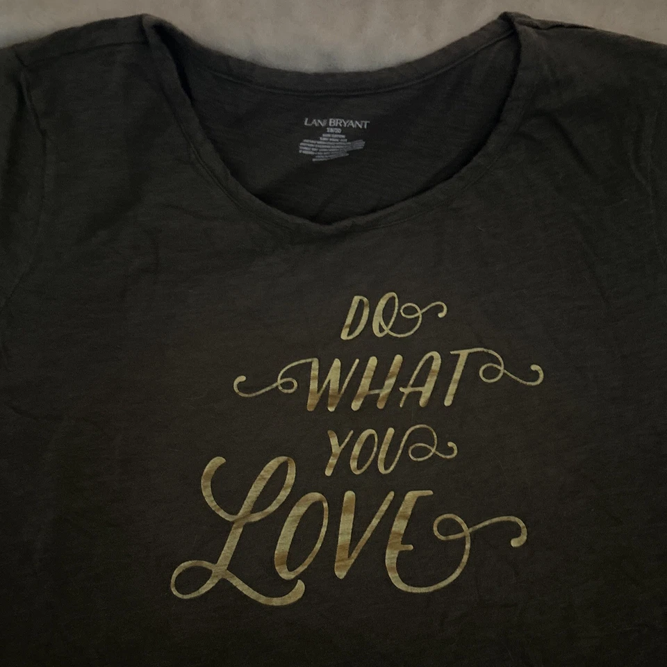 Camiseta para mujer Lane Bryant 'Do What You Love' manga corta verde dorado Foto 1 de 4