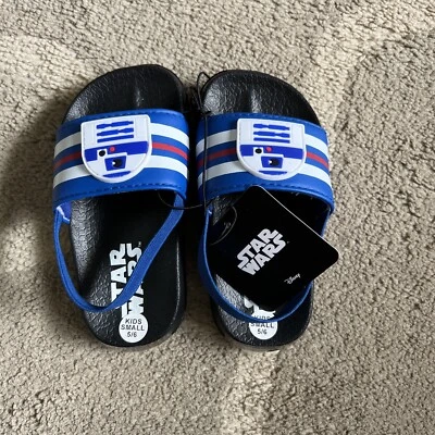 Star Wars toddler flip flops, Size Small 5/6 New - Imagem 1 de 4