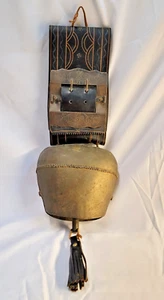Große Vintage 7" Kuhglocke mit Lederriemen verzierte Metallschnalle Wandbehang 24" - Bild 1 von 18