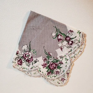 Vintage Hankie Burgundy Roses Ladies Floral Scalloped Edge Hankie 10.5" - Picture 1 of 9