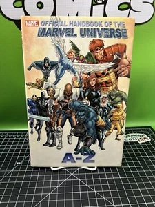 Manuale Ufficiale dell'Universo Marvel A-Z Vol 1 Copertina Rigida 1a Stampa 2008 - Foto 1 di 6