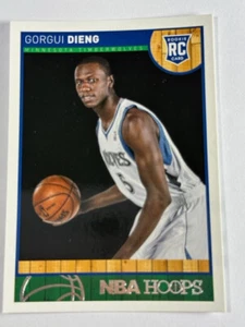 2013-14 NBA Hoops Basketball Timberwolves Gorgui Dieng RC - Bild 1 von 1