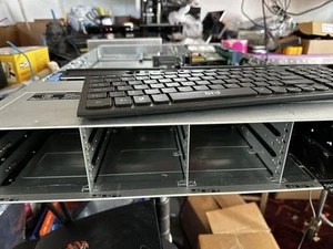Dell EMC R740xd Server (1) Xeon Silver 4214 | 32GB RAM , No Hdd , no win .#02 - Picture 1 of 14