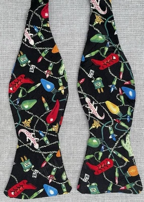 Pajarita vintage Nicole Miller negra con diseño de luces navideñas del suroeste 2,5" Foto 1 de 4