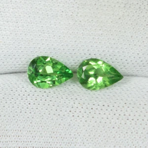Granato Tsavorite Naturale Cristallo Perfetto 0,92 Cts - Coppia Pere..!!!! - Foto 1 di 2