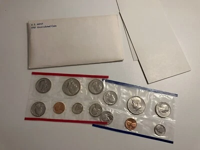 1981 US Mint 13 Coin Uncirculated Set Complete Philadelphia & Denver OGP - Image 1 of 2