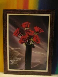 Rosas 1 Cor 13 "El amor es paciente..." Placa de pared inspiradora de tablero de fibra impresa - Imagen 1 de 5