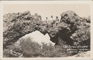 RPPC Natural Bridge Davis Mountains People Sitting Howard photo postcard GQ6 - Picture 1 of 2