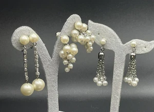 Lote de 3 pares de pendientes de clip vintage con diamantes de imitación de perlas colgantes de metal plateado - Imagen 1 de 6