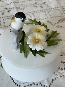 Vintage, Otagiri Hummingbird Porcelain Trinket Box, 3.5" diameter - Picture 1 of 7