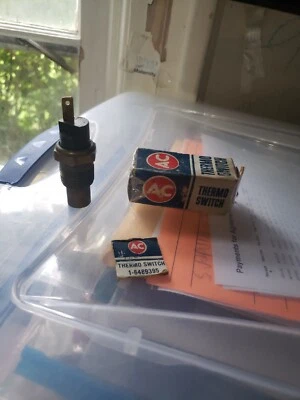 NOS Oldsmobile Toronado 1971 - 1972 Temperature Sending Unit PN# 6489395 - Image 1 of 3