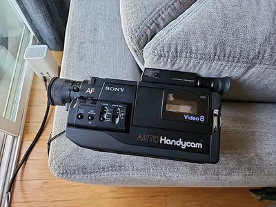 Sony CCD-V5 Auto Handycam Video8 Camcorder Vintage 1980s Japan For Parts - Image 1 of 4