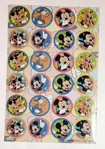Pegatinas Disney Mickey Mouse y sus amigos 1 hoja completa de 24 pegatinas - Imagen 1 de 4