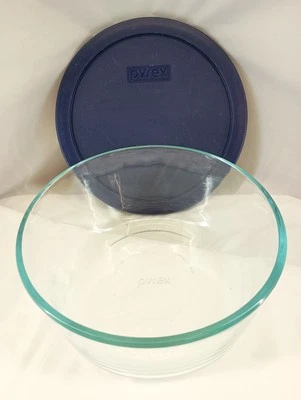 Pyrex Storage Bowl With Navy Blue Lid 7 Inch Dia 3 Inch Deep - Image 1 of 4