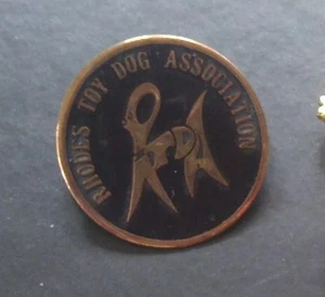 Hund Showing Badge Pin Rhodos Toy Dog Assoc.Kennel Club Society Griechenland, griechisch - Bild 1 von 1