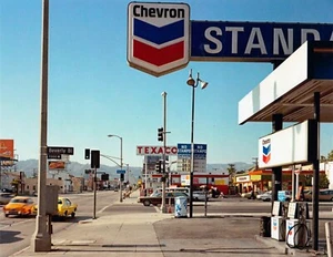 Stephen Shore - Beverly Boulevard and Brea Avenue Los Angeles California, 1975 - Foto 1 di 16