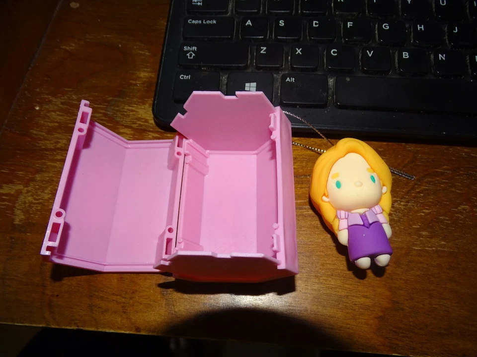 Hallmark Disney Princesa Misterio Rapunzel Adorno de Navidad Difícil de Encontrar Foto 1 de 1