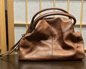 Bolso de mano bandolera Time and Tru para mujer Fiona marrón Inc bolsa antipolvo - Imagen 1 de 7