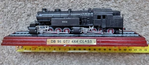 ATLAS EDITIONS DB 96 GT2 4x4 LOCOMOTIVE ON WOODEN PLINTH STATIC MODEL - Picture 1 of 4
