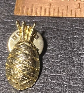 Pineapple Gold-tone Pin Back Souvenir Travel Vintage Lapel Pin - Picture 1 of 5