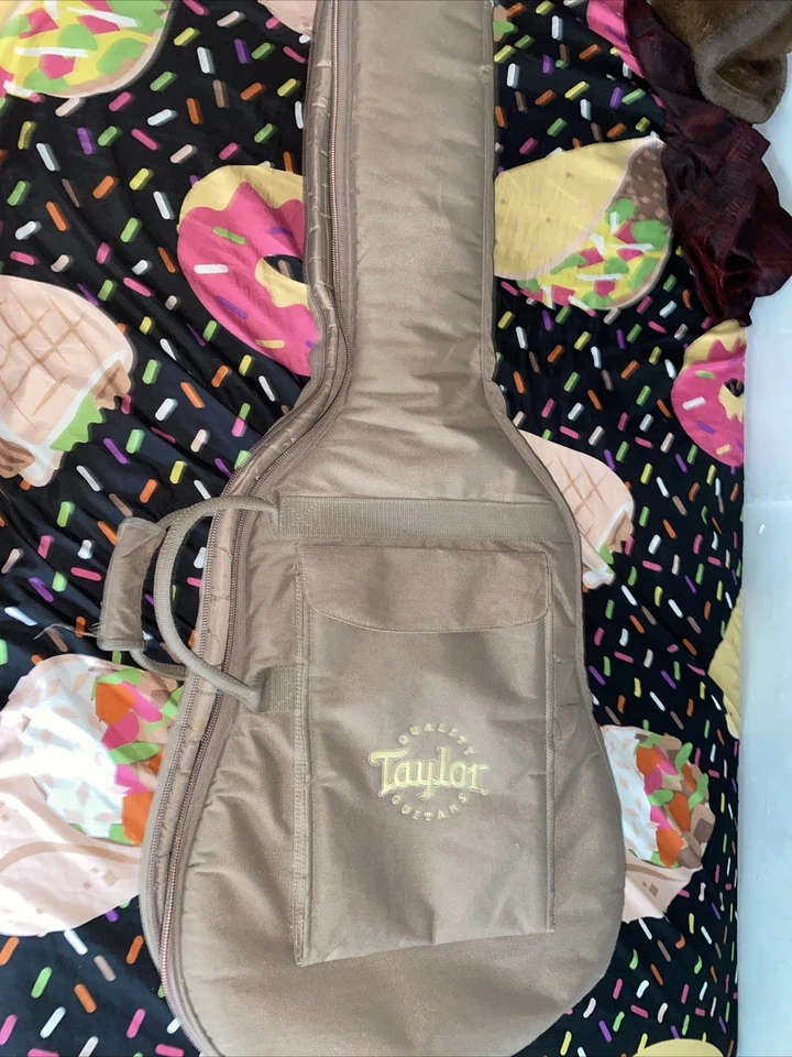 Guitarras TAYLOR Suave Acolchado Estuche de Guitarra/Bolsa de Concierto Bronceada 41.5" x 16" Interior Foto 1 de 4