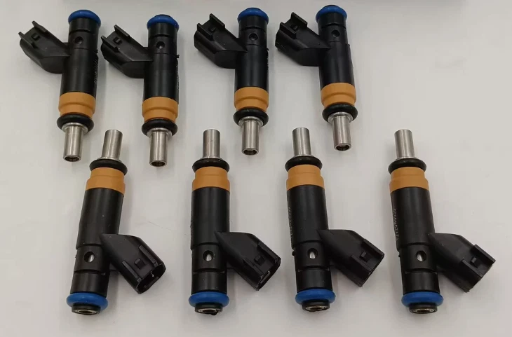 05037479AA 8 piezas inyectores de combustible BOSCH 11-17 RAM 1500 2500 3500 Dodge 5,7 L V8 *NUEVO Foto 1 de 1