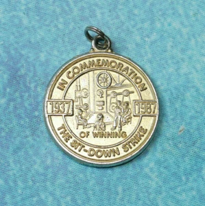 UAW 50th In Commemoration of Winning Sit Down Strike 1987 VINTAGE Keychain Medal - Picture 1 of 2