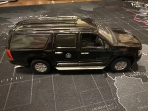 Die Cast LUXURY 2009/2010 Presidential Chevy Suburban - Picture 1 of 5