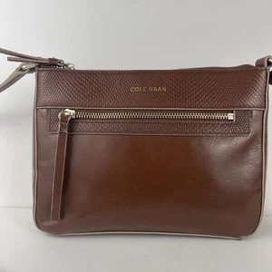 Borsa a tracolla Cole Haan in pelle marrone - Foto 1 di 9