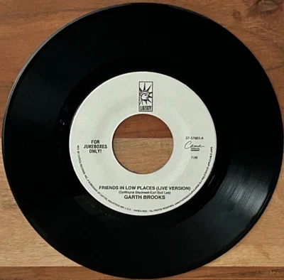 GARTH BROOKS Friends In Low Places (live) 1992 LIBERTY Jukebox COUNTRY 45 NM/EX+ - Image 1 of 2