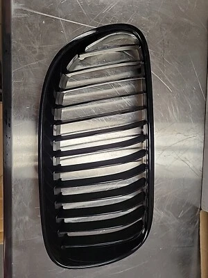 Grelha direita Bmw E92 E93 3 Series 328.335 #68 - Imagem 1 de 4