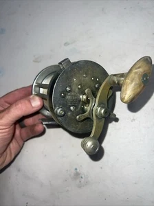 Carrete de fundición de surf vintage Pflueger 2068 AKERITE - Imagen 1 de 5