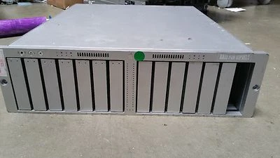 Gabinete de red de almacenamiento Apple XSERVE RAID A1009 con disco duro de 7x 500 GB Foto 1 de 4