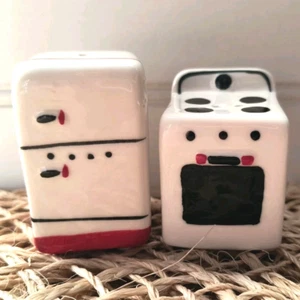 Set/2 Retro Refrigerator and Stove Mini Salt and Pepper Shakers, NEW - Picture 1 of 10