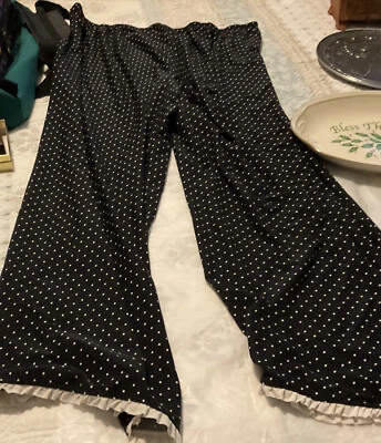 Conjunto de pijama elástico tejido verano talla L-negro con lunares blancos y volantes Foto 1 de 4