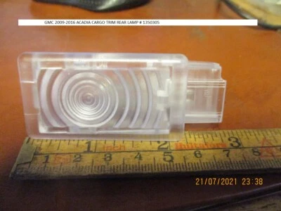 GMC 2009-2016 ACADIA CARGO MOLDURA LUZ TRASERA # 1350305 Foto 1 de 2