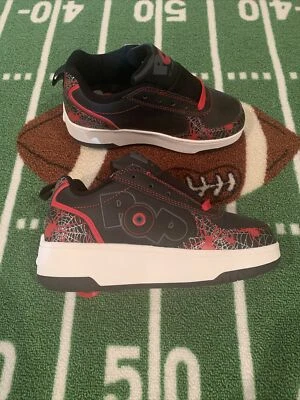 NUEVOS ZAPATOS POP BY HEELYS PARA NIÑOS NEGRO/ROJO GRIS TELA DE ARAÑA Y ARAÑAS HE100438 TALLA 4 Foto 1 de 4