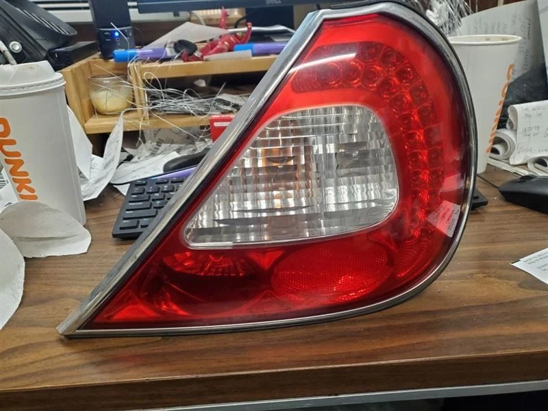 Luz trasera de pasajero a través de VIN H01625 bisel cromado para 04-06 XJ8 601708 Foto 1 de 4