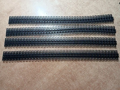 LEGO BULK LOT OF 160 BLACK TECHNIC LINK TREAD #3873 - Image 1 of 3