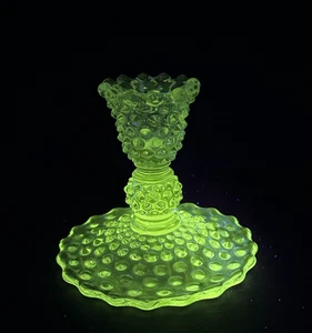 Vtg DUNCAN MILLER GLASS "OLD HOBNAIL" CANDLE HOLDER 3.5" Flat #118 UV Reactive - Picture 1 of 9